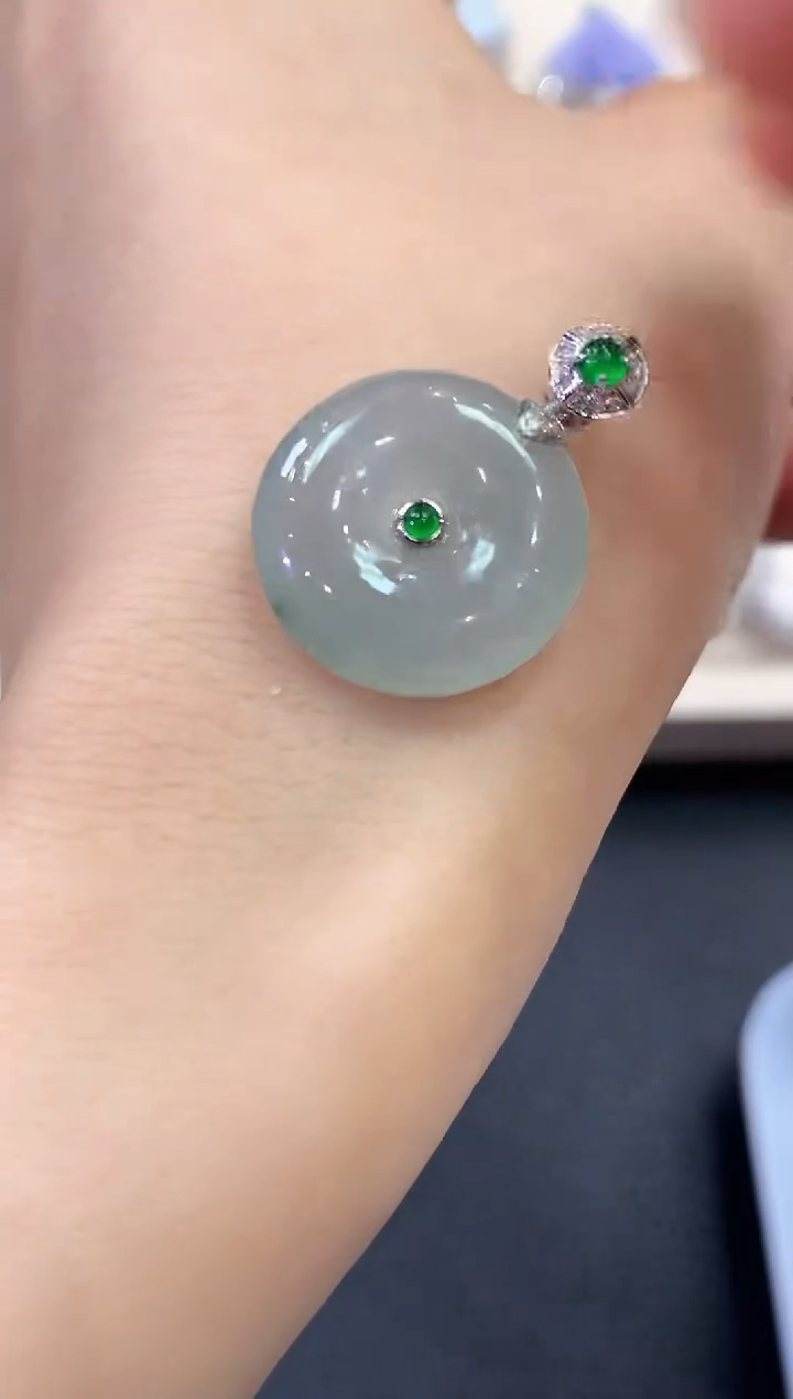 【闪购商品】翡翠吊坠(不含链)18K金镶嵌B12  