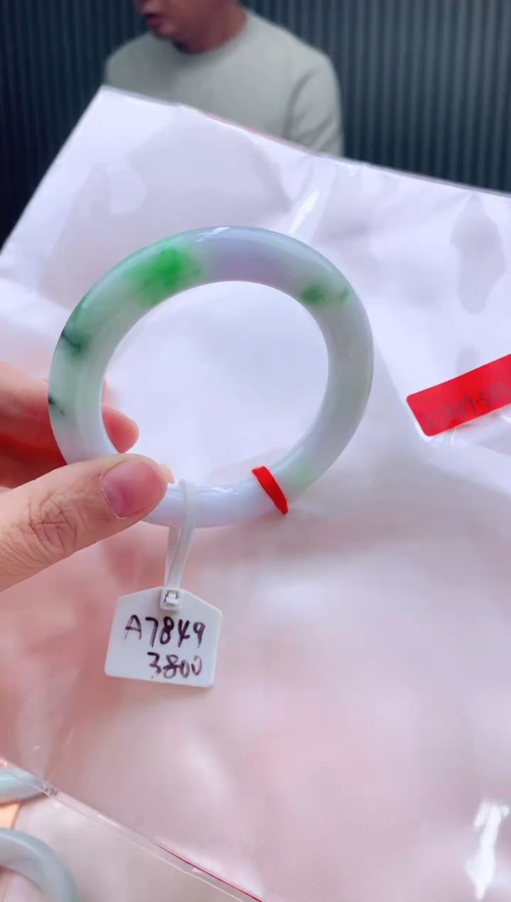 未镶嵌手镯翡翠54+