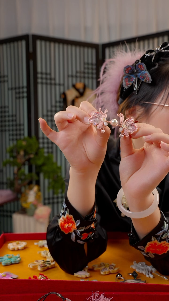 刺绣?****?非遗绒花手工饰品