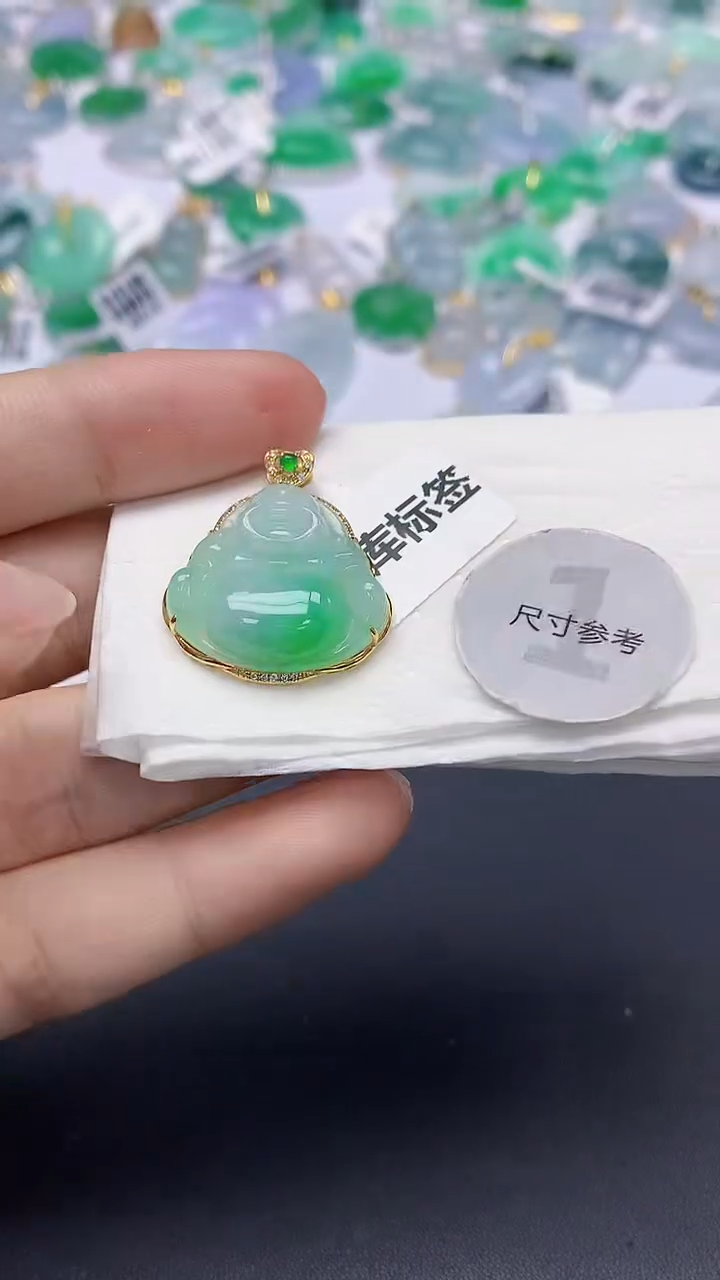 翡翠18K金镶嵌颈饰天然缅甸a货翡翠