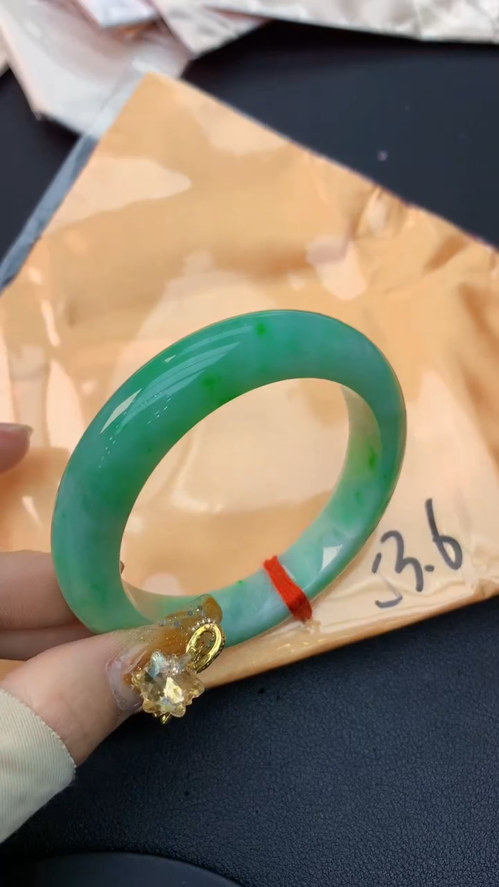 未镶嵌手镯翡翠0551070419