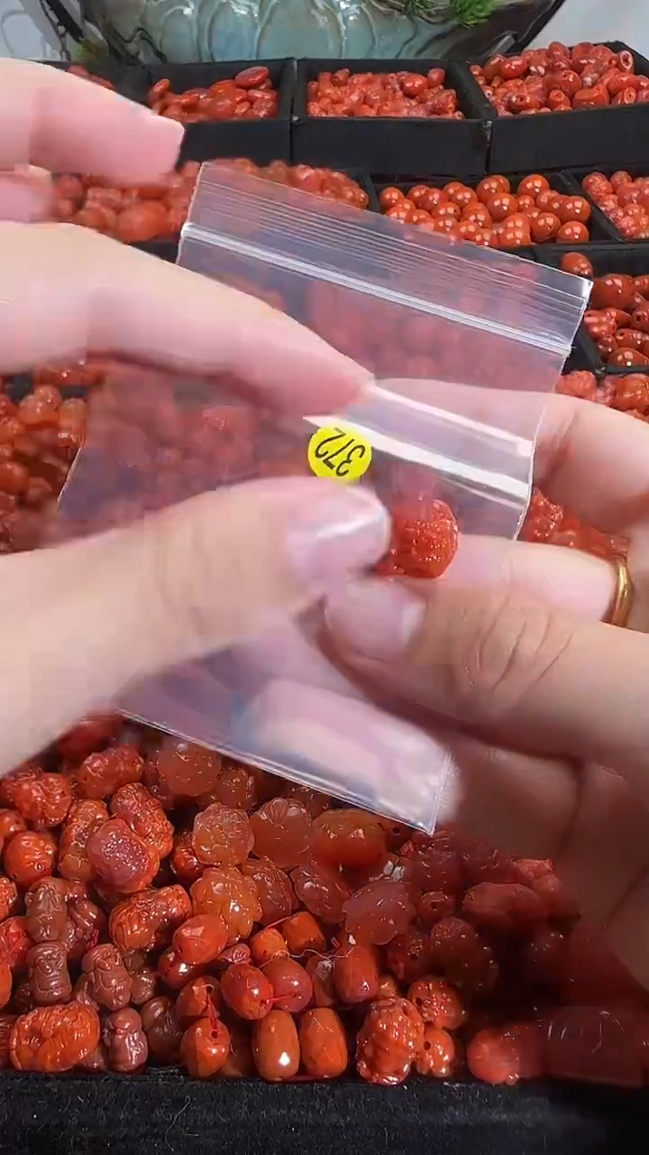 颈饰未镶嵌南红玛瑙1