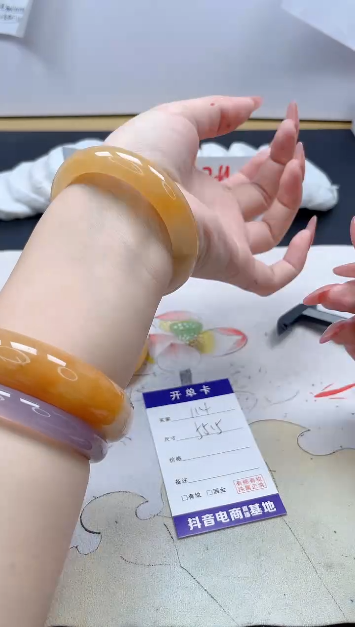 【闪购商品】石英质玉手镯未镶嵌114/55.5