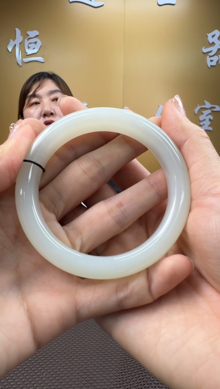 【闪购商品】和田玉手镯未镶嵌59