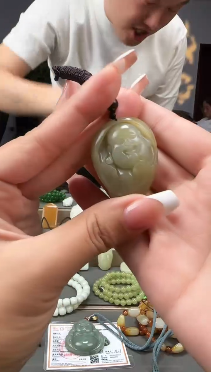 和田玉未镶嵌颈饰1