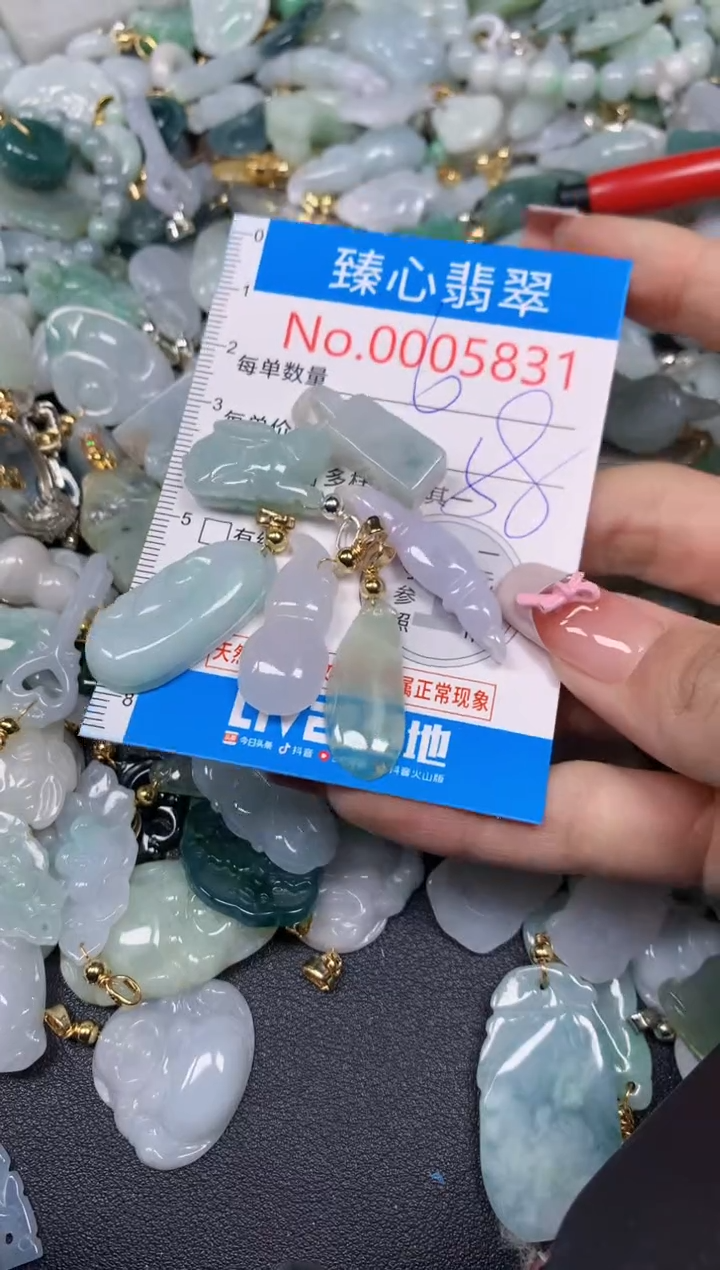 【闪购商品】翡翠颈饰未镶嵌含绳0005831