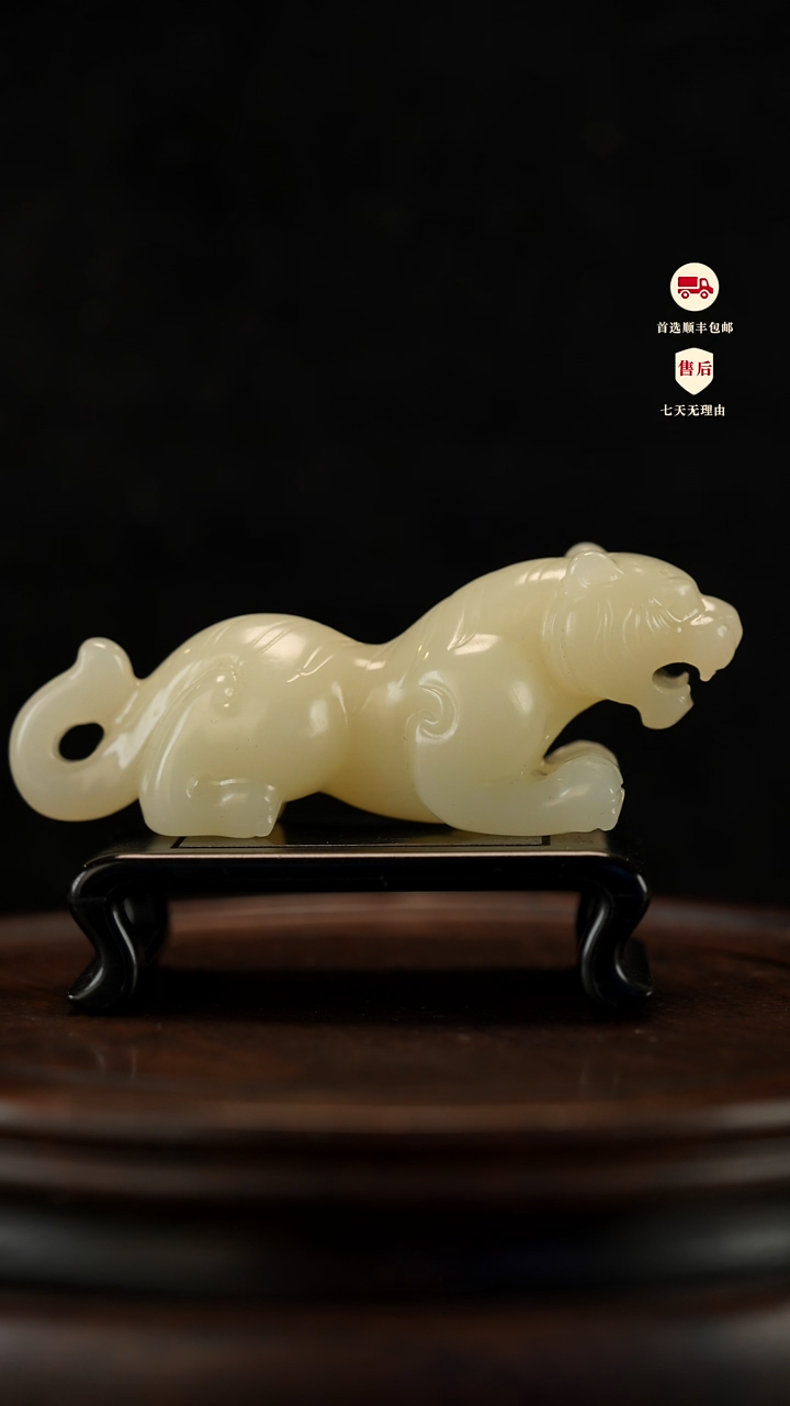 云南石竹叶青雕刻：伏虎手把件摆件镇尺