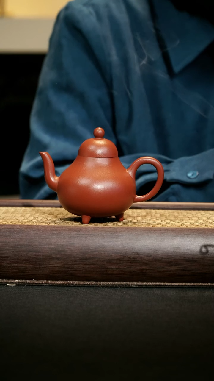 【闪购商品】紫砂茶壶三足思婷朱泥150cc