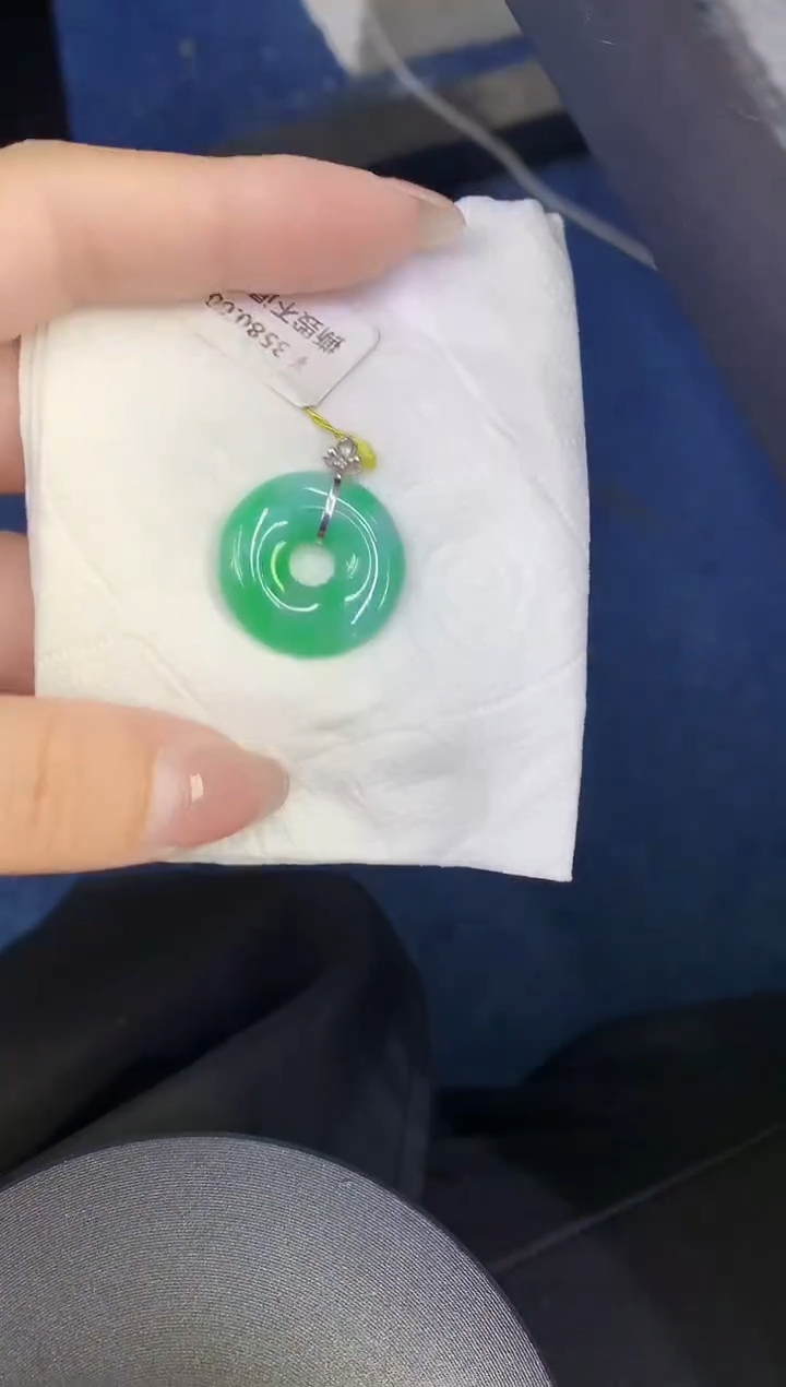 颈饰18K金镶嵌翡翠缅甸天然翡翠A货