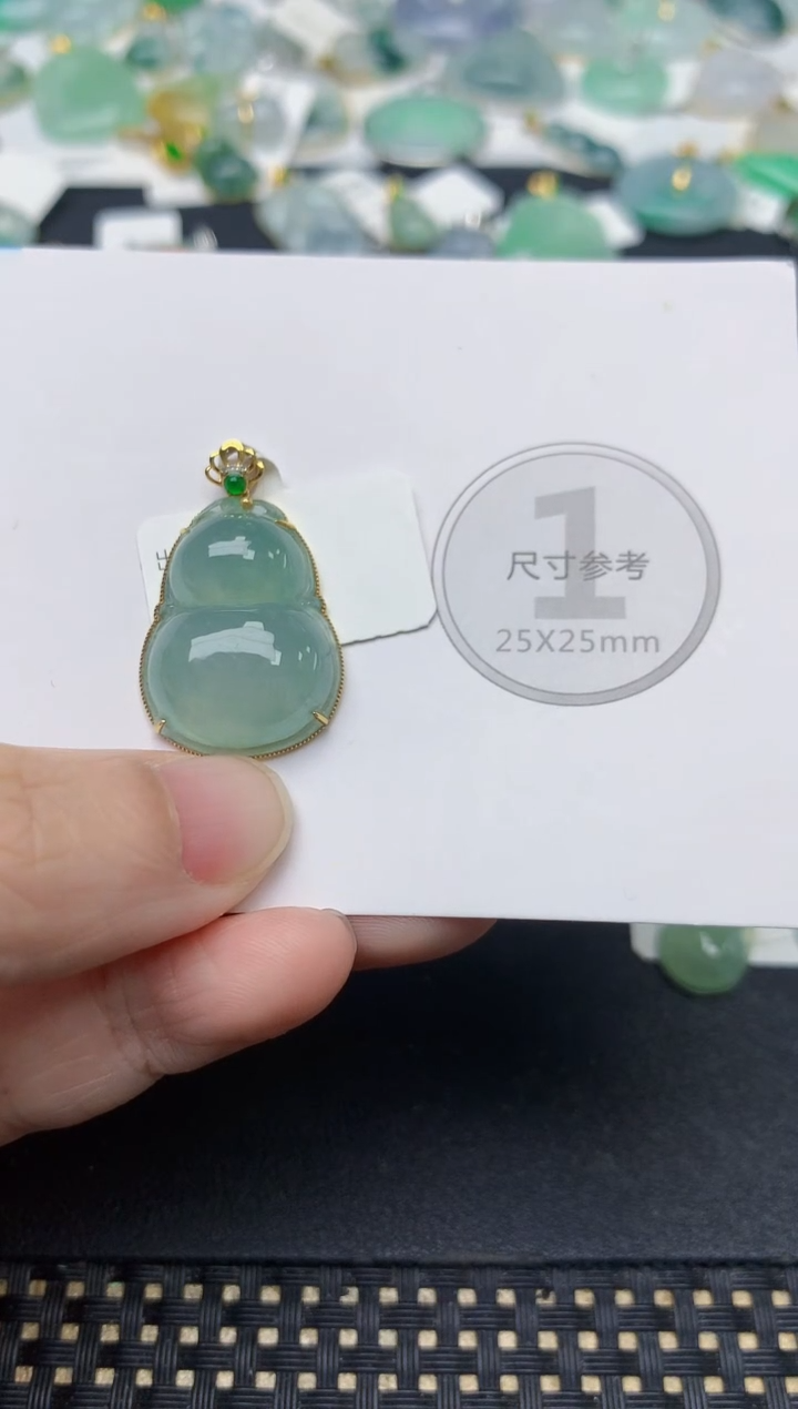 颈饰18K金镶嵌翡翠月**️天然缅甸A货翡翠