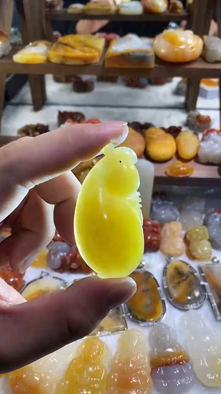未镶嵌石英质玉（黄龙玉）吊坠(不含链)黄龙玉吊坠
