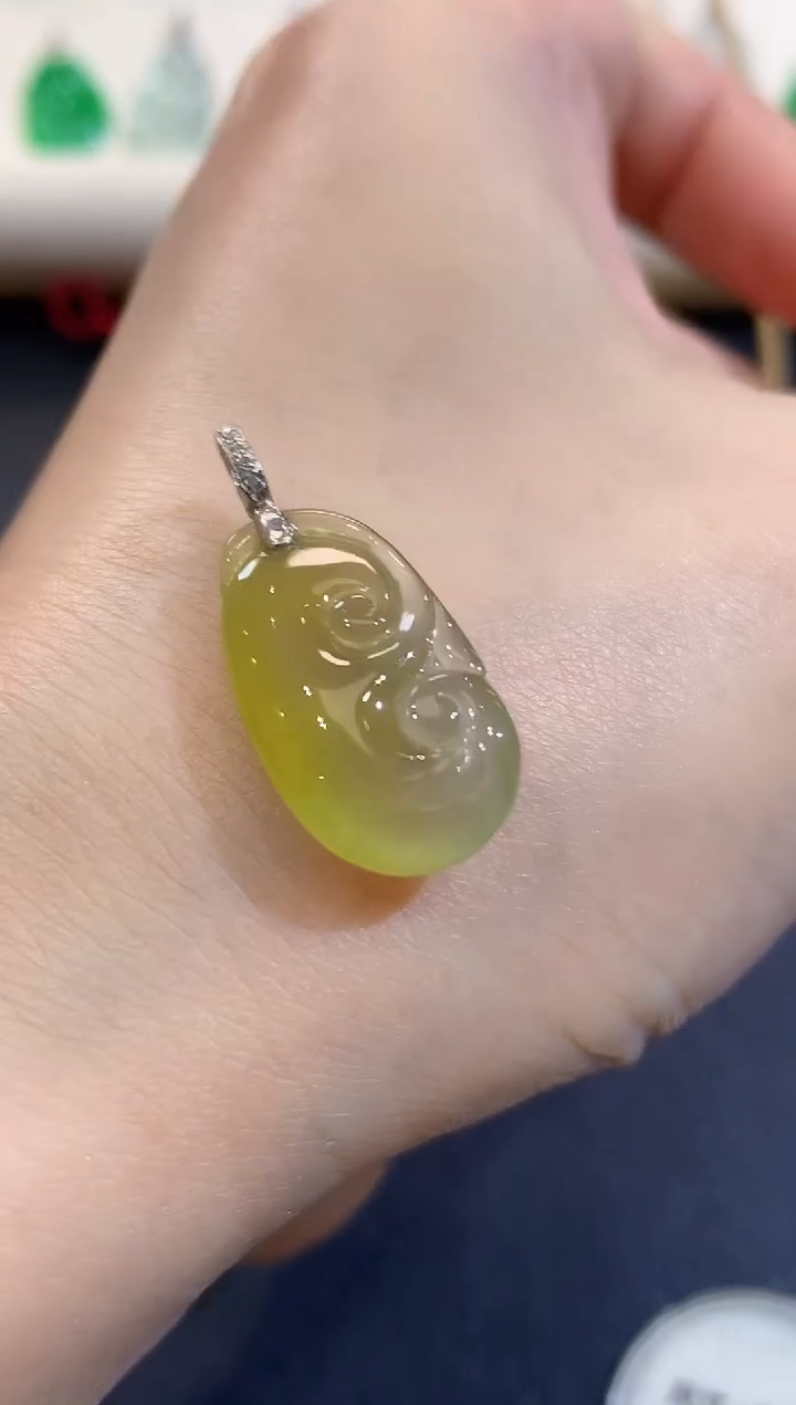 吊坠(不含链)18K金镶嵌翡翠A49 多样性发货一件