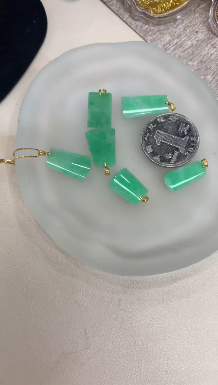 翡翠18K金镶嵌吊坠(赠链)无事牌含链多样性发货1件