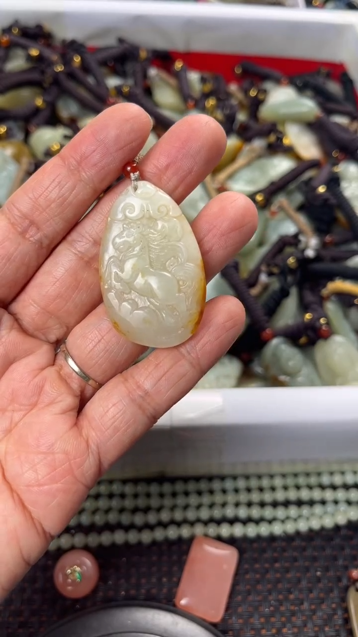 【闪购商品】和田玉颈饰未镶嵌多样性发货没有证书拍一发一有瑕