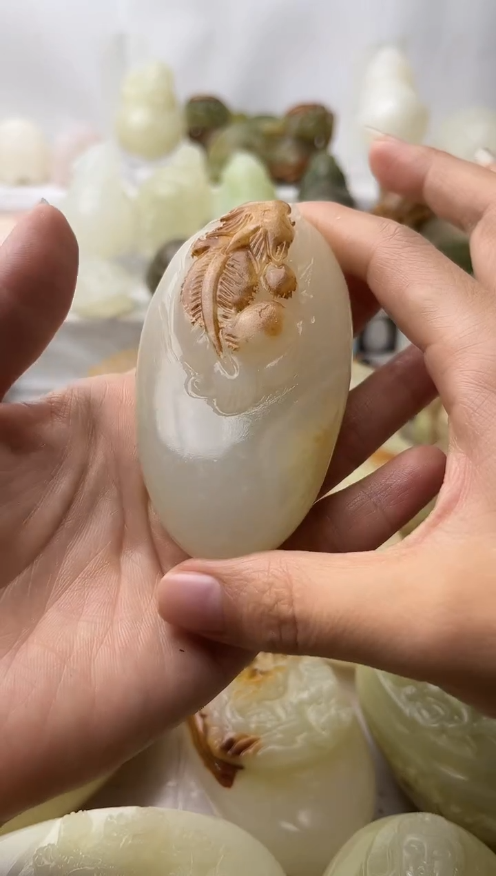石材方解石手把件不退换貔貅