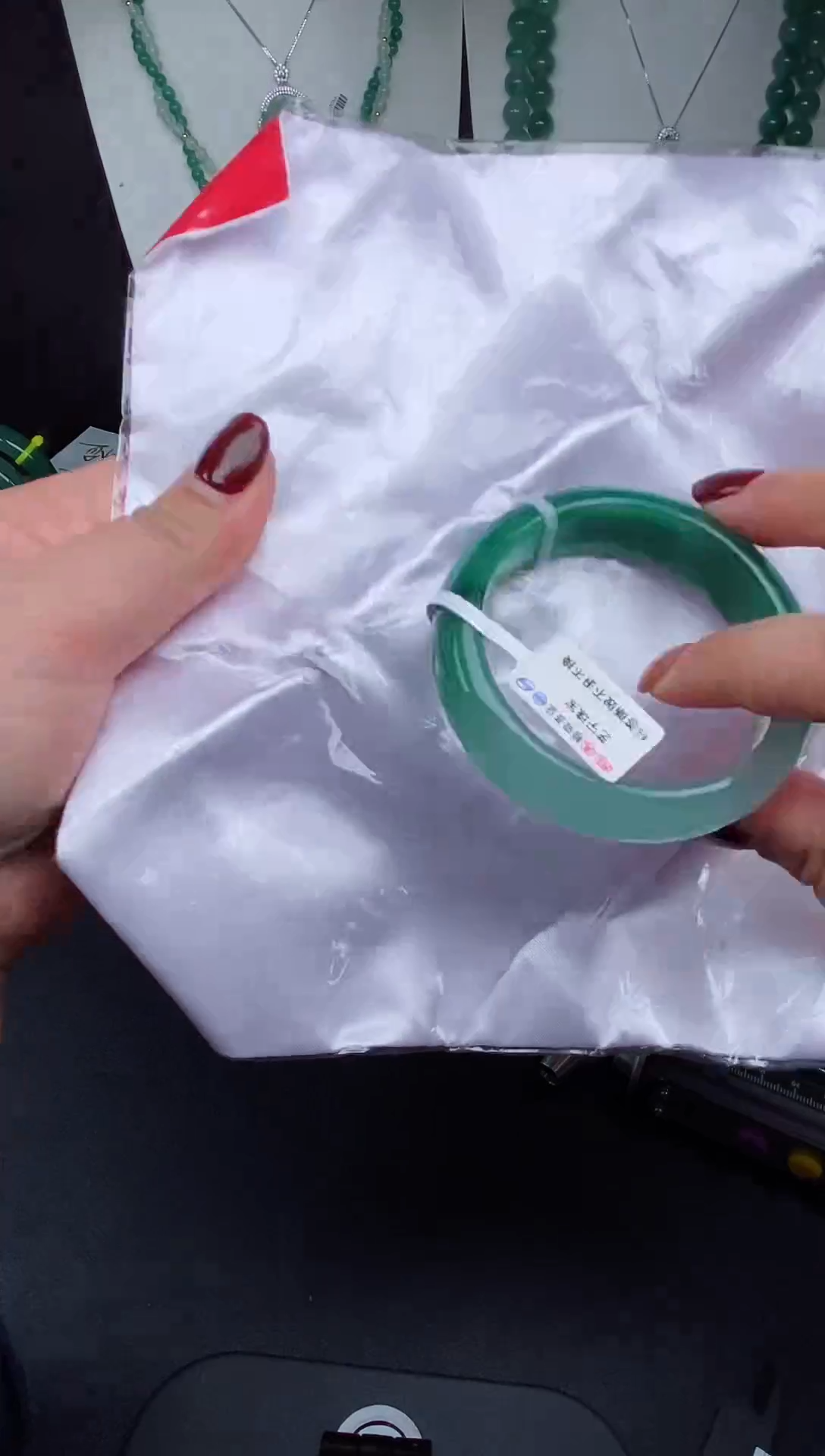 【闪购商品】石英质玉手镯未镶嵌32