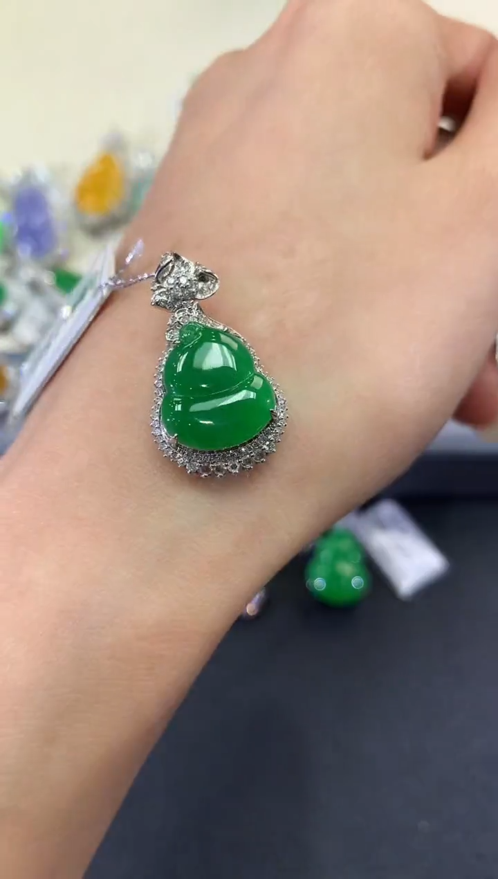 【闪购商品】翡翠吊坠(不含链)18K金镶嵌f14      