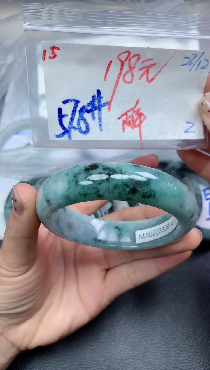 未镶嵌定制翡翠醉**.15毛货需精细抛光挂件多样性拍一发一