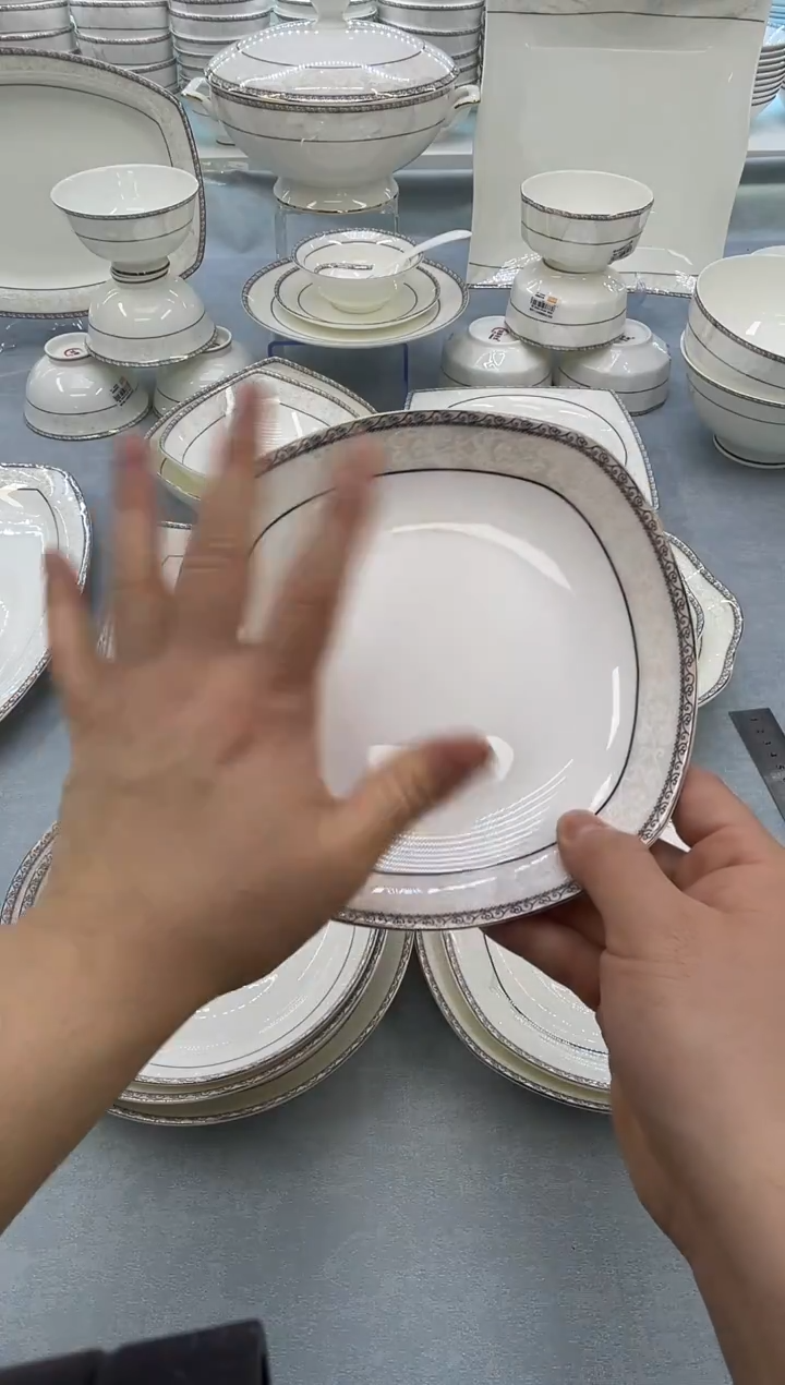 骨瓷玲珑7方2个  