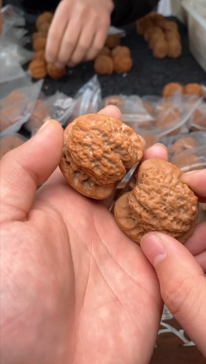 【闪购商品】文玩核桃把件G129号43尺血麒麟