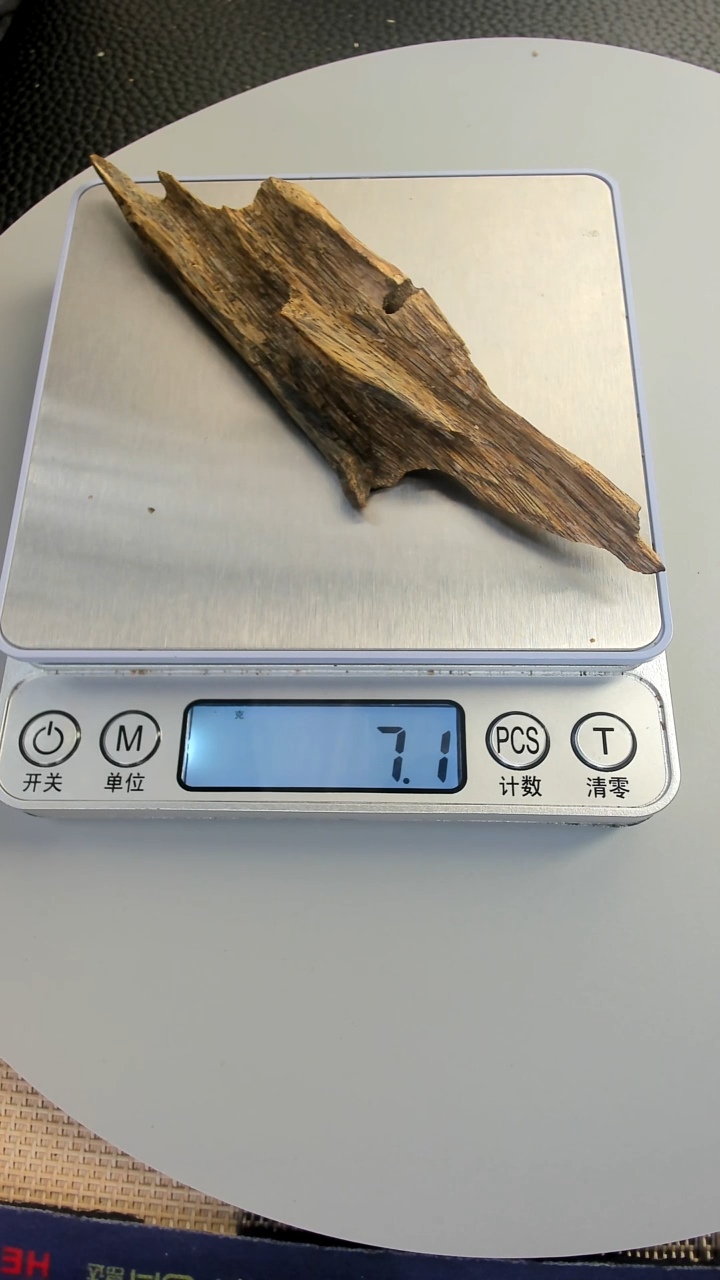 【闪购商品】沉香手把件海南虫漏奇楠摆件