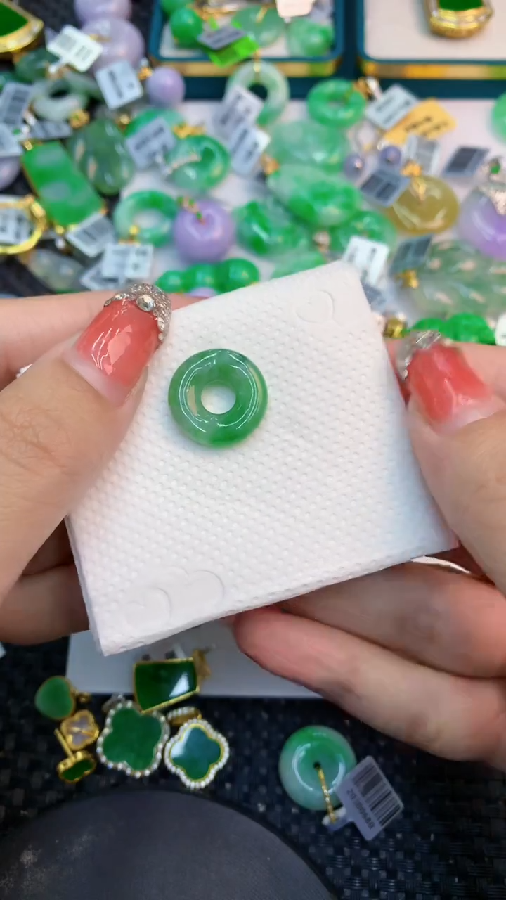 颈饰未镶嵌翡翠1