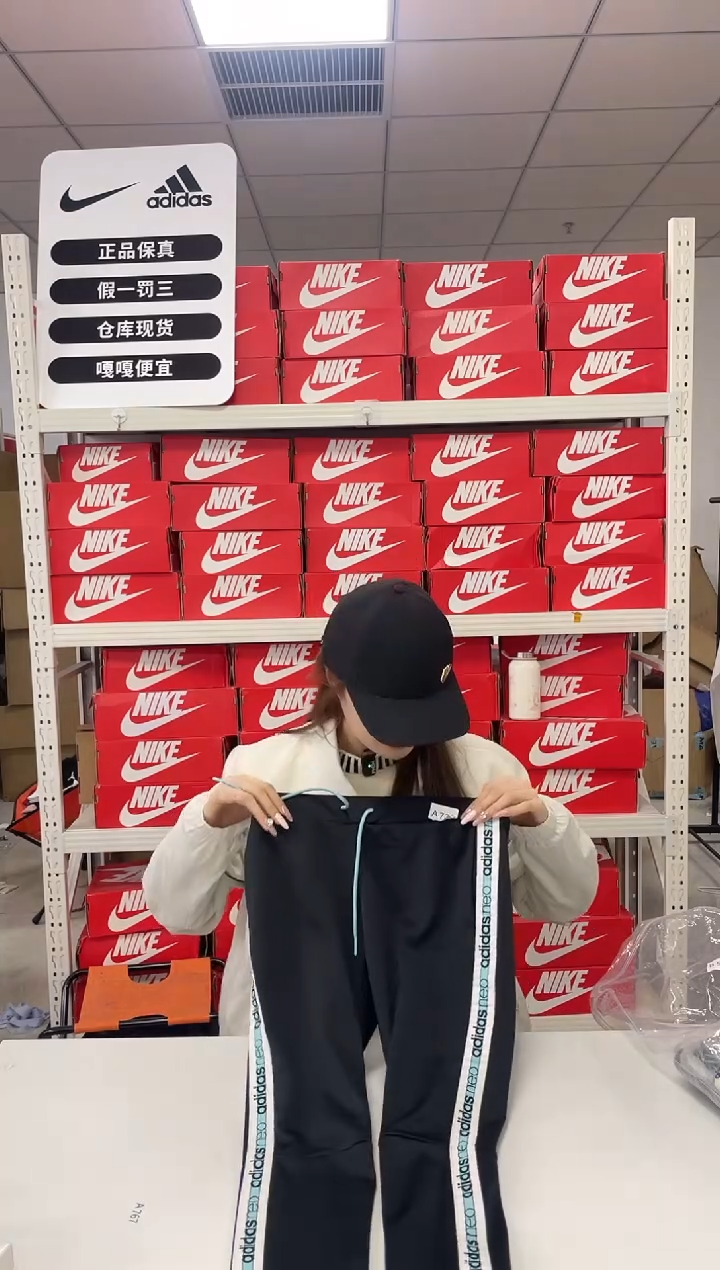 编码729闪购尺码s  adidas/阿迪达斯卫衣卫裤以直播间过款为主