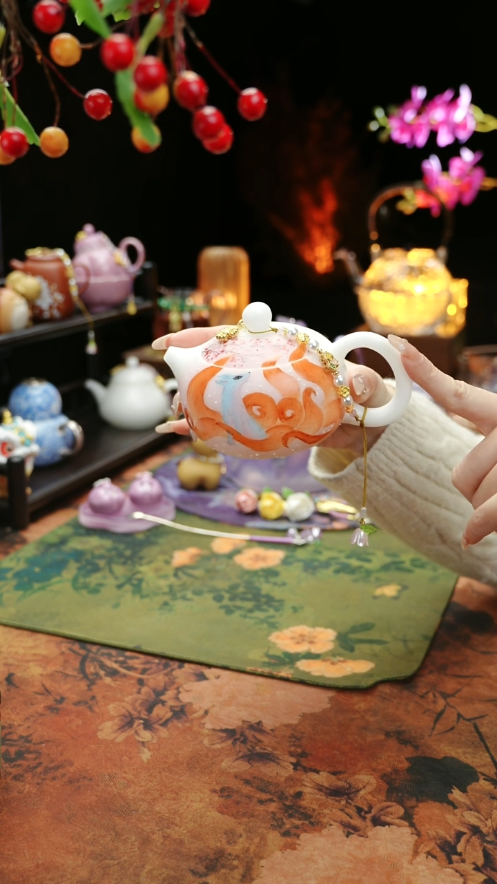 【闪购商品】冰种玉瓷手绘西施九尾狐+滴流1条