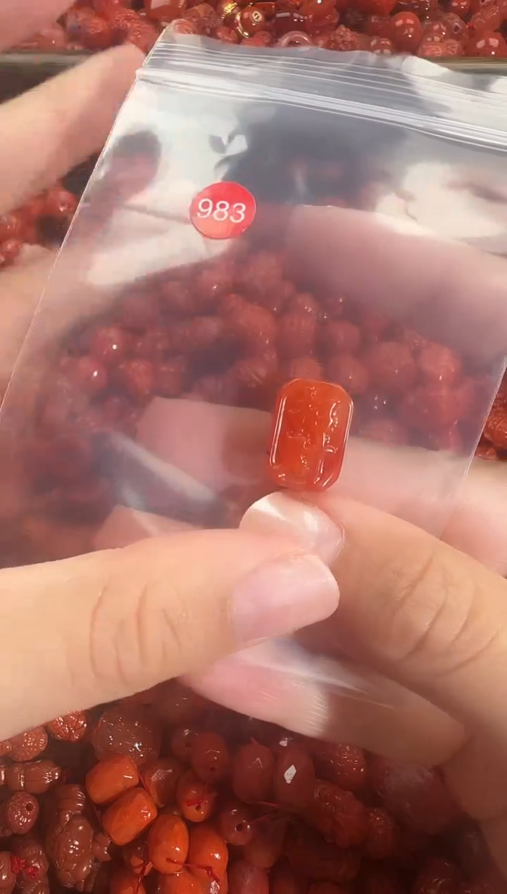 颈饰未镶嵌南红玛瑙1