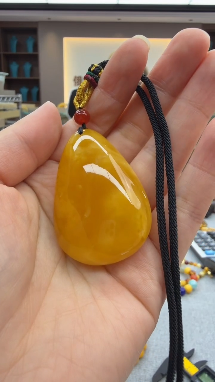 琥珀颈饰未镶嵌427秒拍号 假一罚三