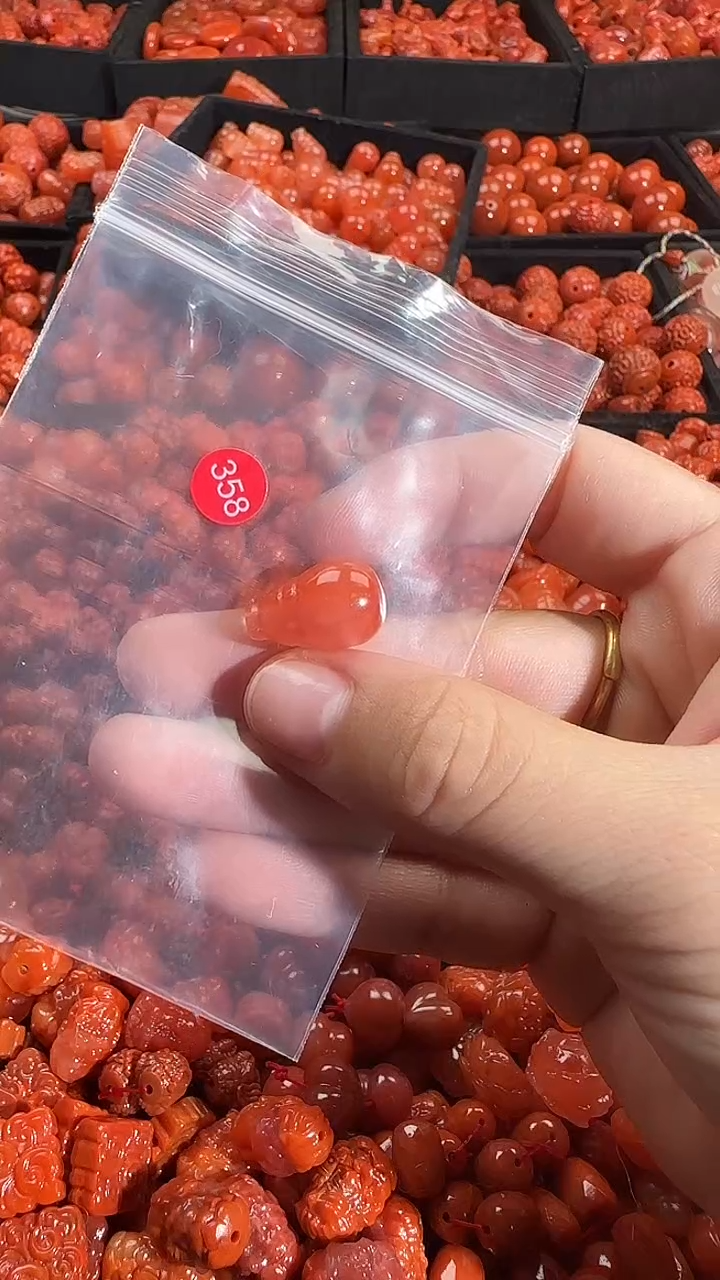 颈饰未镶嵌南红玛瑙1