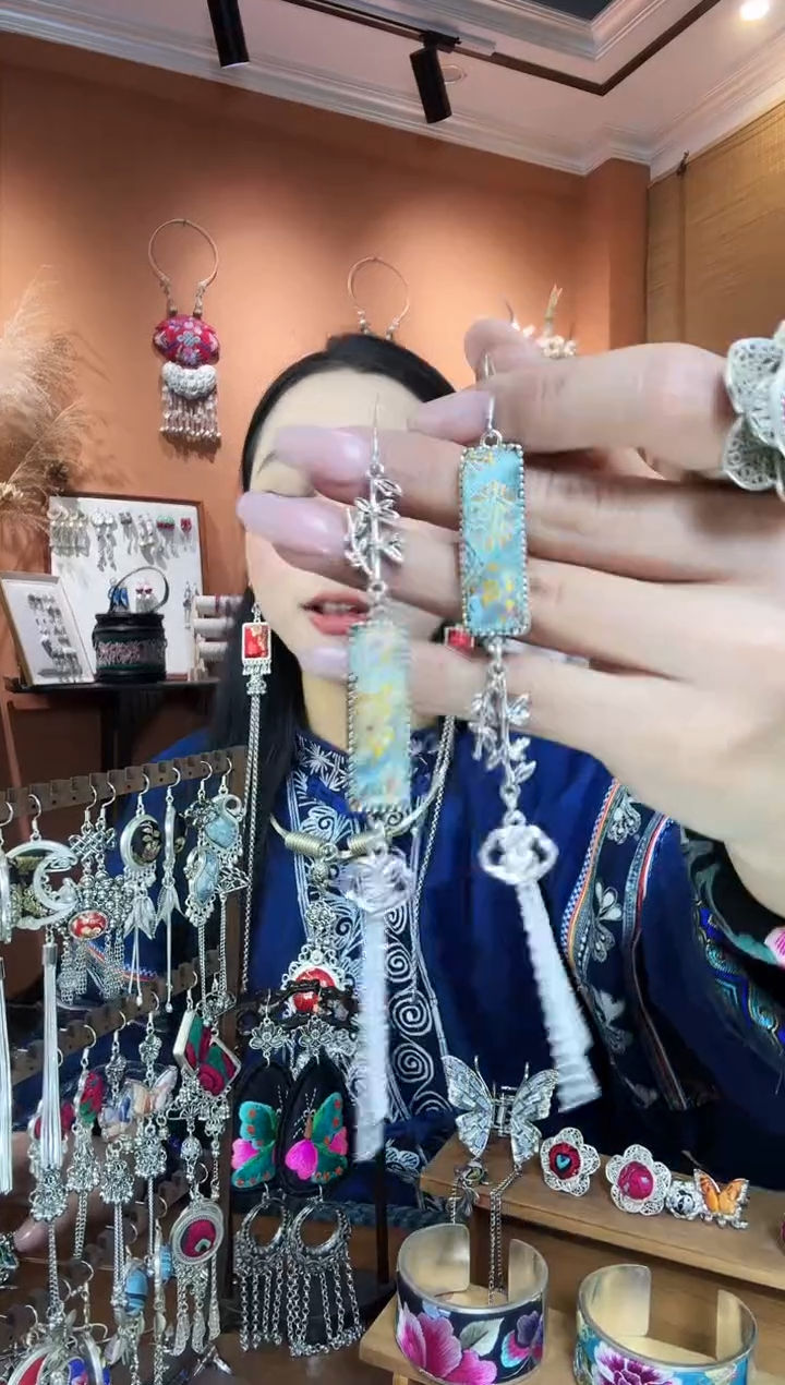 【闪购商品】刺绣纯手工民族风耳环