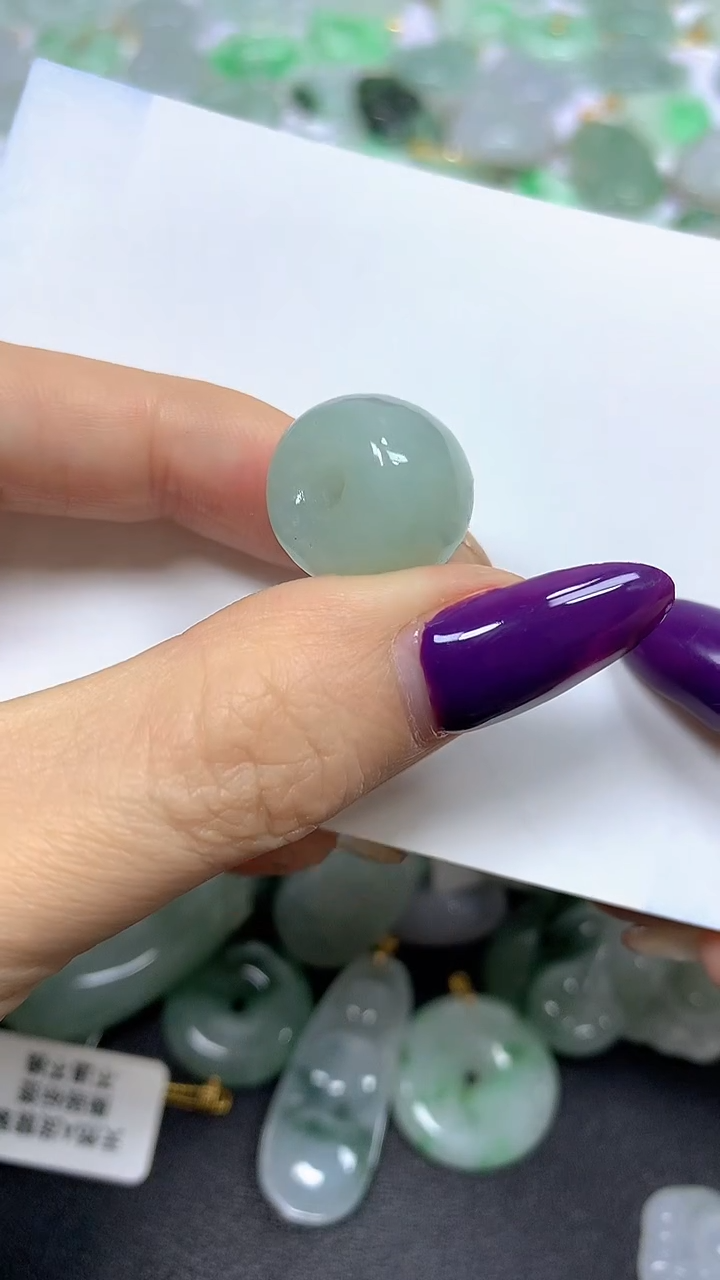 颈饰未镶嵌翡翠 