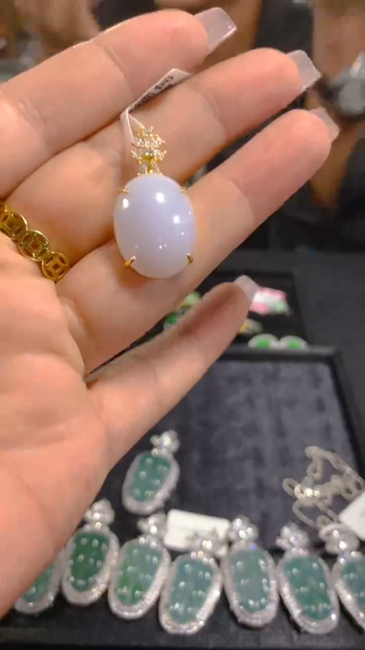 【闪购商品】翡翠吊坠(赠链)未镶嵌0515111124