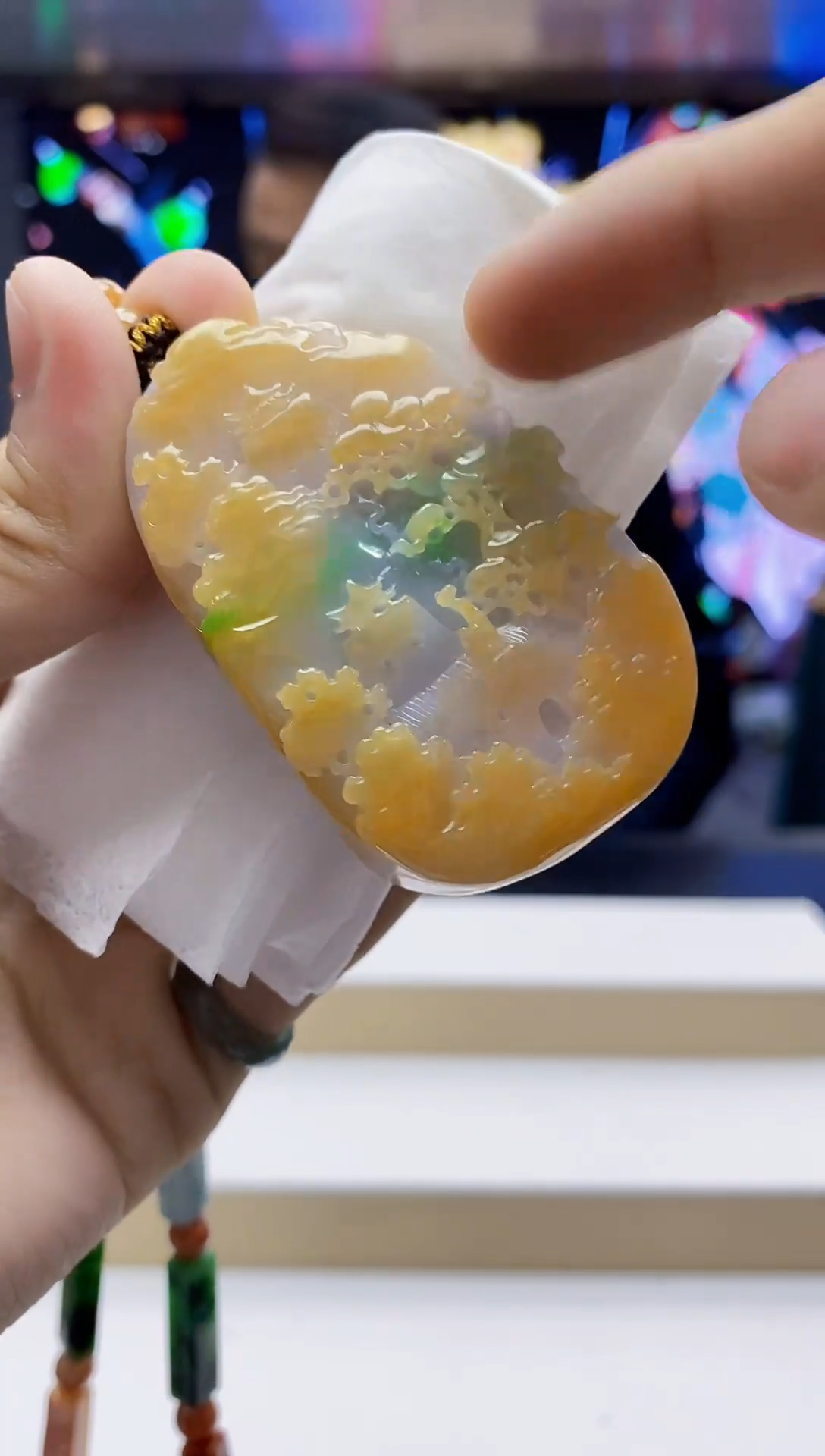 未镶嵌定制翡翠-毛货挂件 （赠珠链）32