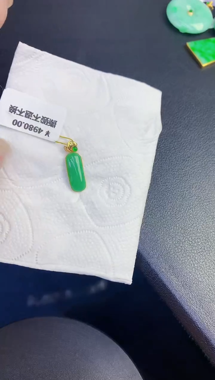 颈饰18K金镶嵌翡翠缅甸天然翡翠A货C