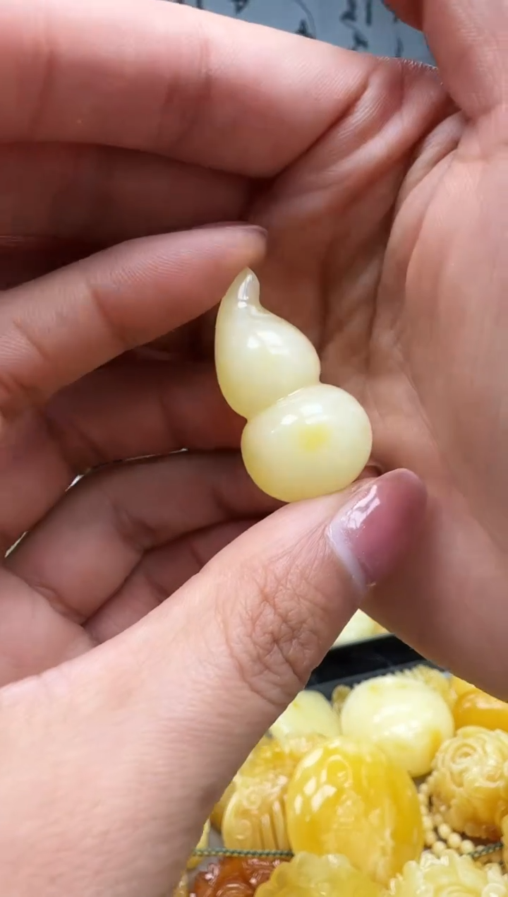 【闪购商品】琥珀裸石未镶嵌挂坠