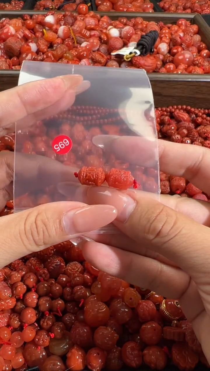 南红玛瑙未镶嵌颈饰1