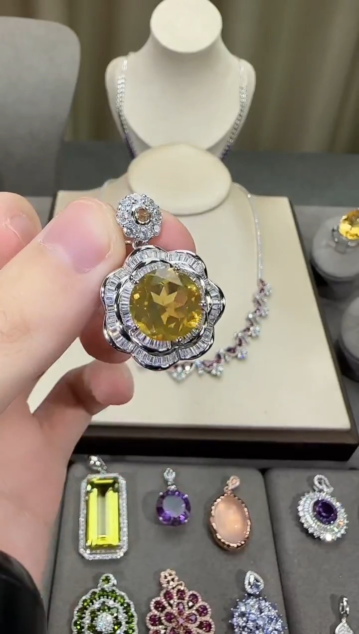 颈饰银S925镶嵌黄晶13mm吊坠手捧花设计款