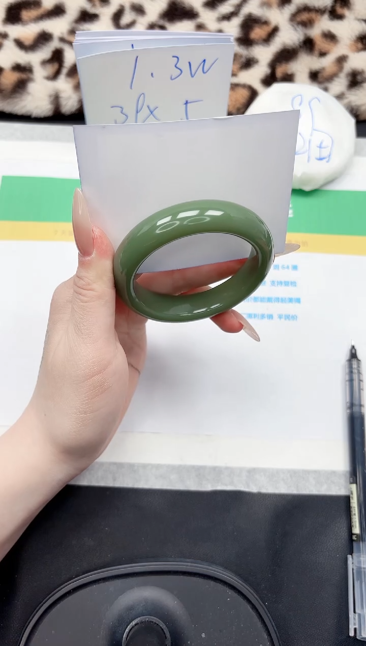 【闪购商品】石英质玉手镯未镶嵌218-56