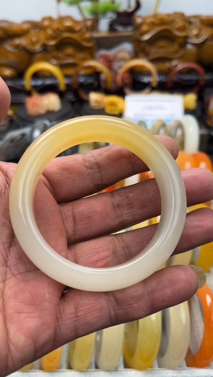 【闪购商品】石英质玉（黄龙玉）手镯未镶嵌证书