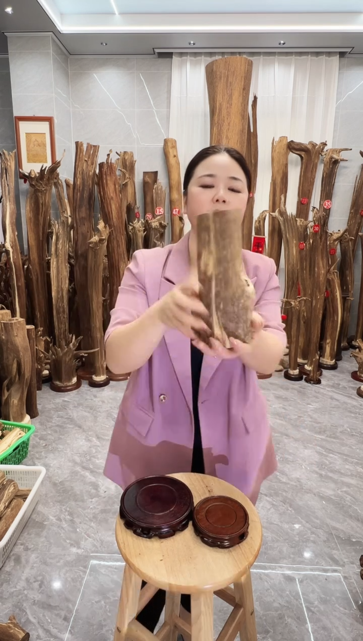 沉香碎屑沉香沉香原料送底座