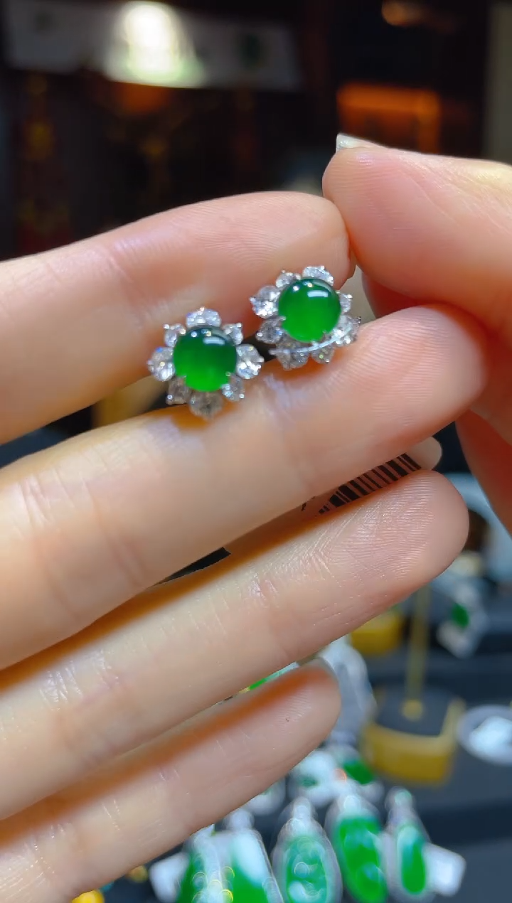 【闪购商品】翡翠耳饰18K金镶嵌101496天然A货翡翠蛋面耳钉