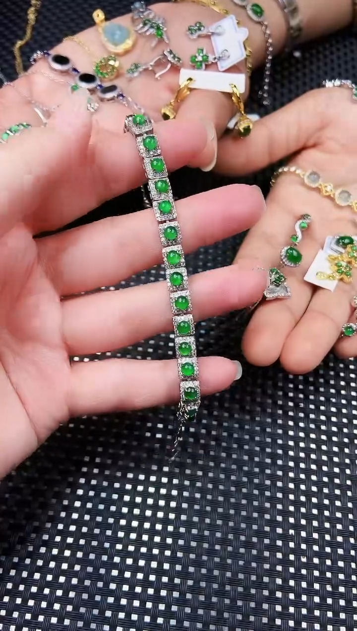 【闪购商品】翡翠手链未镶嵌11111111