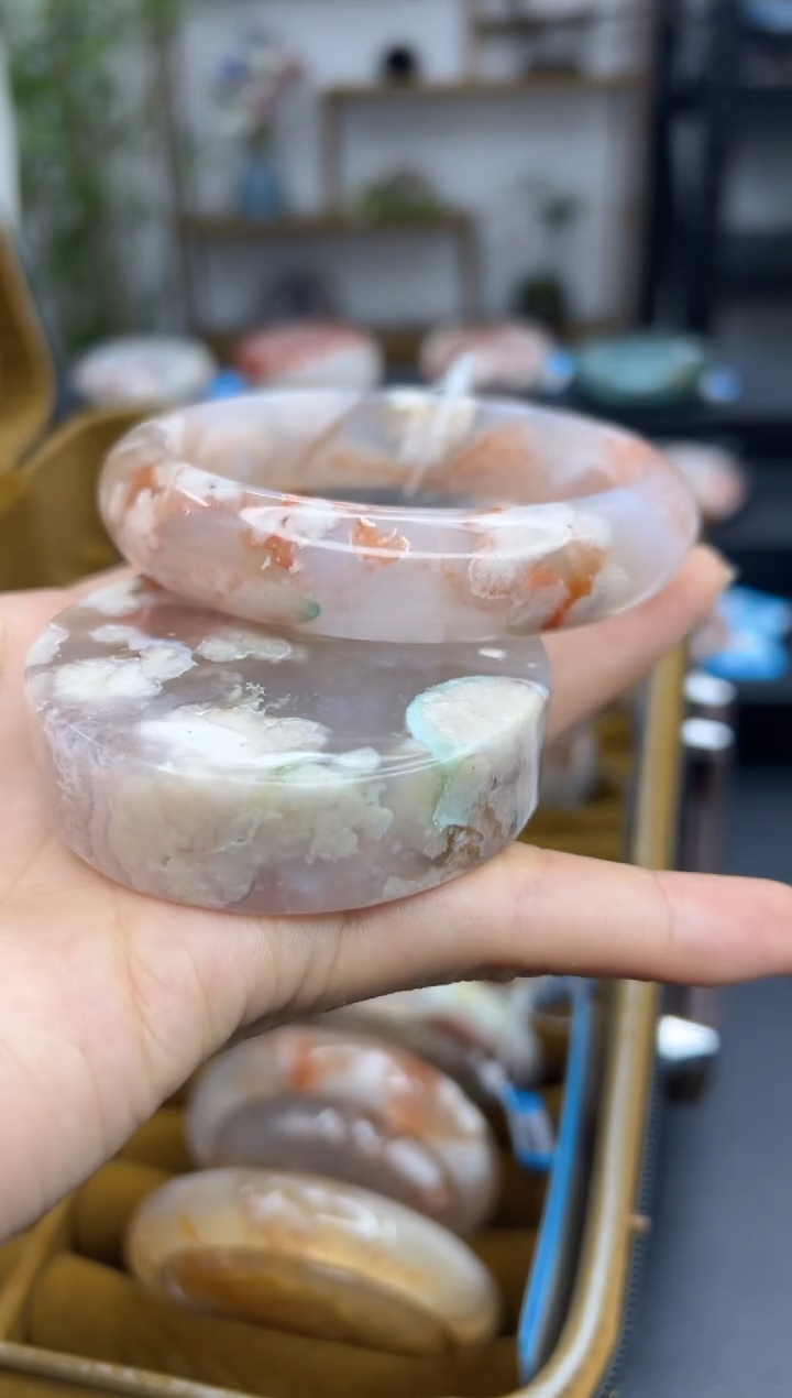 【闪购商品】石英质玉手镯未镶嵌A409(63圈赠送镯心)