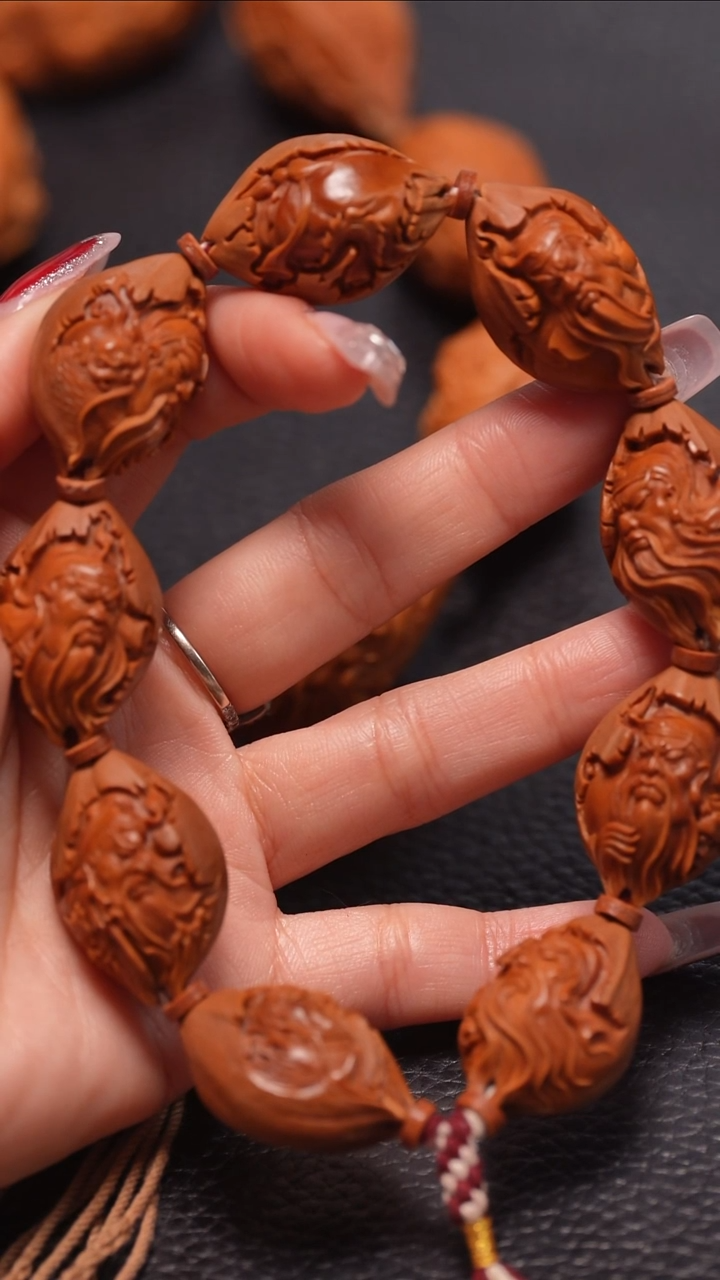 手串橄榄核2.1铁核包衣关公