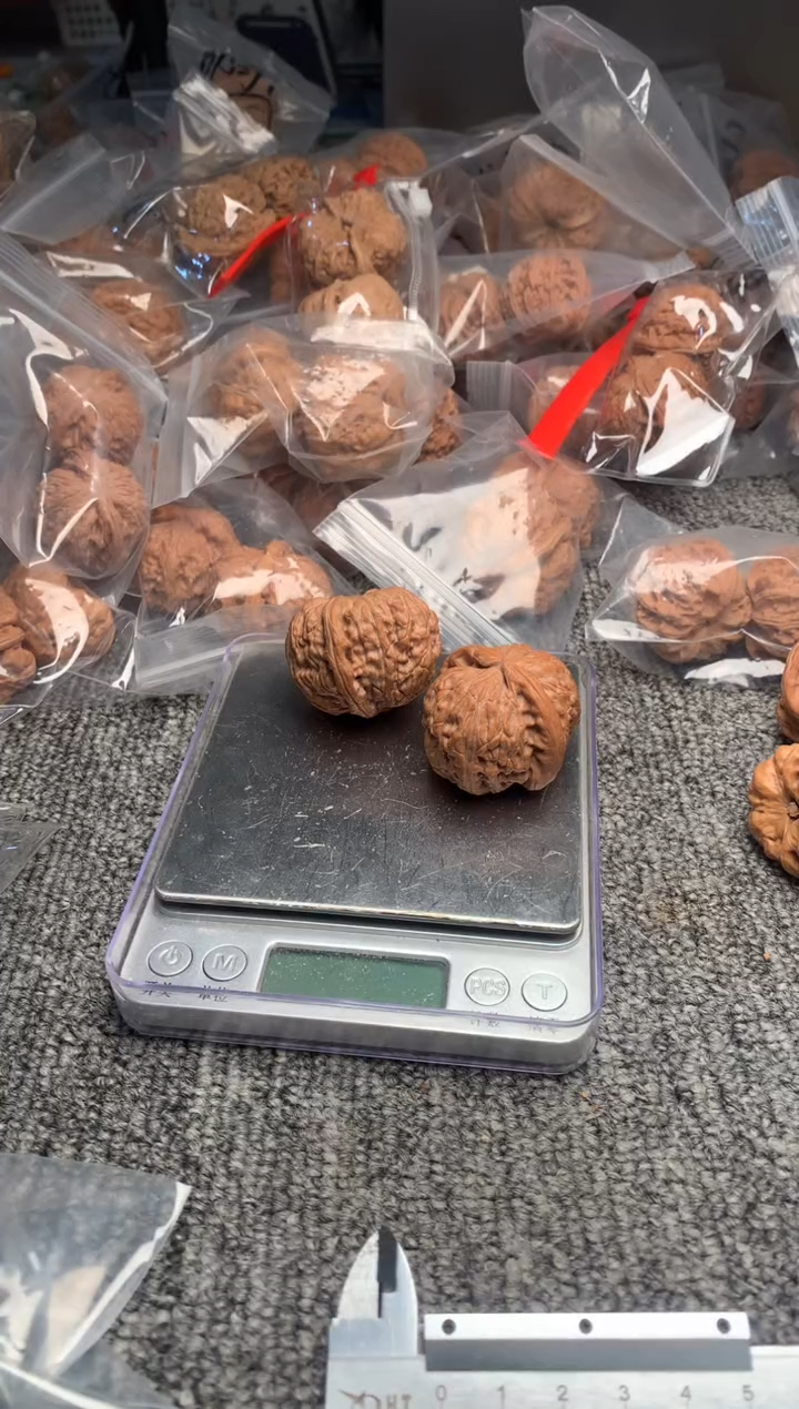 【闪购商品】文玩核桃吊坠白狮子