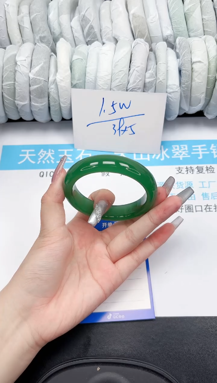 【闪购商品】石英质玉手镯未镶嵌109-58