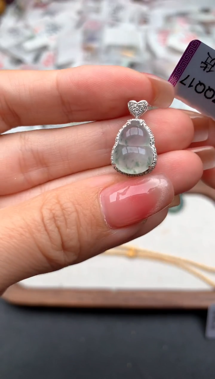 18K金镶嵌挂件翡翠一