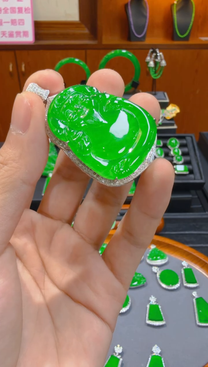 【闪购商品】翡翠吊坠(赠链)18K金镶嵌天然A货翡翠